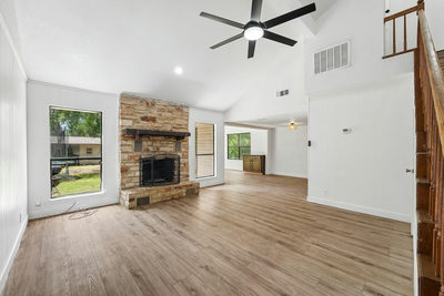 1100 Riverbend Dr — photo 3