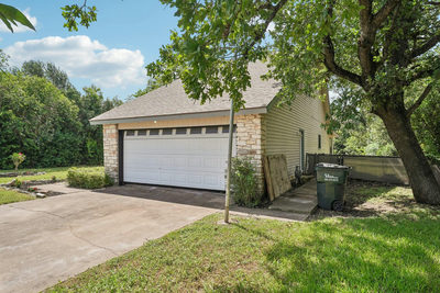 1100 Riverbend Dr — photo 2