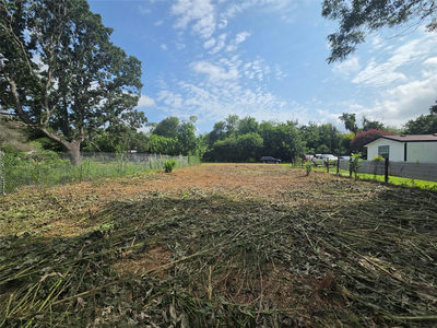327 HOUSTON ELGIN, TX 78621 St — photo 2
