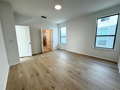 484 Young St — photo 2
