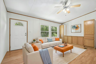 139 Meadow Creek Dr — photo 4