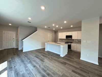 149 Hornet St — photo 3
