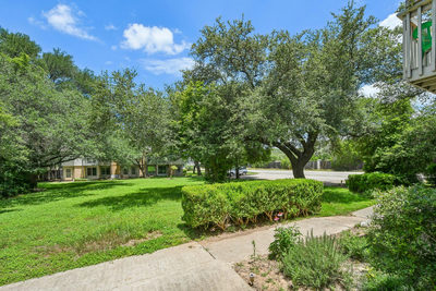 4202 Hudson Bend Rd #B — photo 2