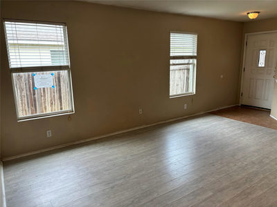 315 Golden Gate Dr — photo 3