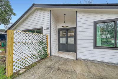 205 Rowland Dr — photo 2