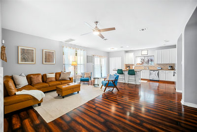 321 Angel Oak St — photo 3