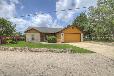 596 Riviera Dr — photo 2