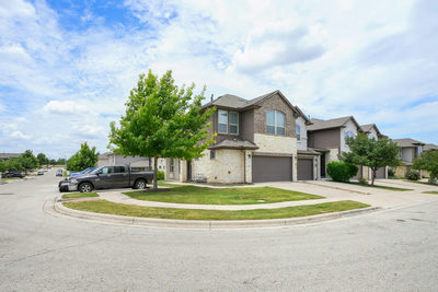 400 Epiphany Ln — photo 2