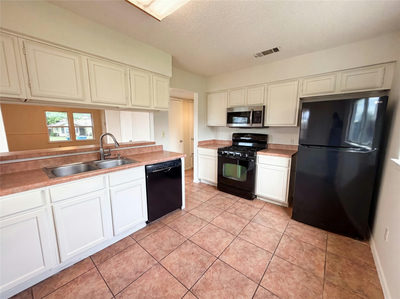 1301 Pitcairn Dr — photo 2
