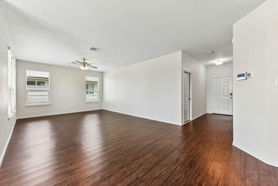 105 GREEN JAY Dr — photo 5