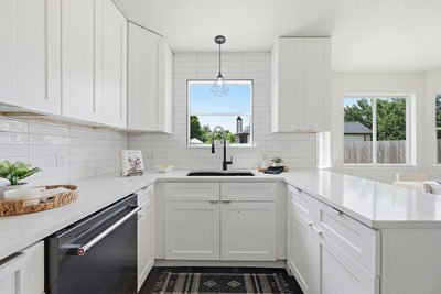 1504 Waterfall Ave — photo 3