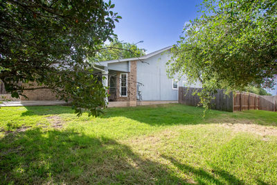 752 Faircrest Dr — photo 2