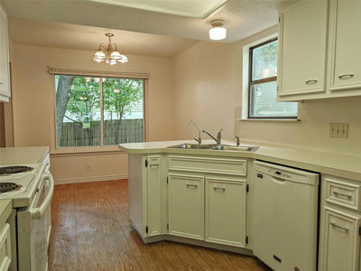 306 Lakeway Dr — photo 5