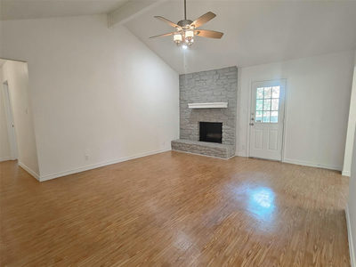 306 Lakeway Dr — photo 2