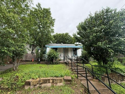 1702 Perez St — photo 2