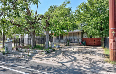 2909 E 5th St — photo 2