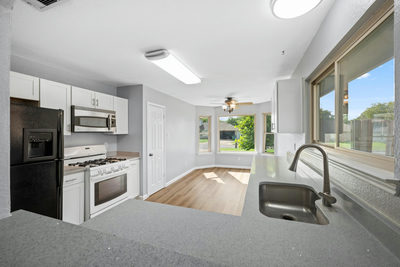 16308 Parkway Dr — photo 2