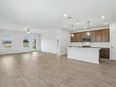 808 Loriner Way — photo 3