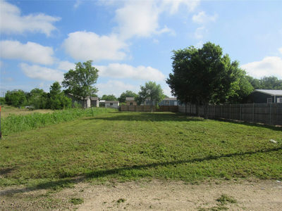 500 Arnold Dr — photo 2