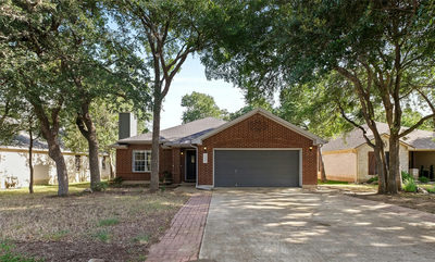 1005 Haleys Way Dr — photo 2