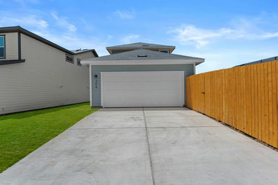 304 Constanza Trl — photo 2
