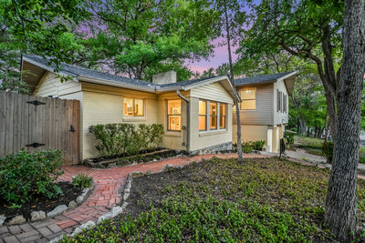 1113 BLUEBONNET Ln — photo 2