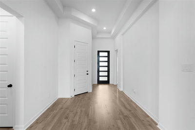 404 Veneta Ln — photo 2
