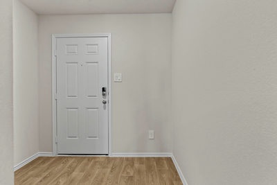 212 Surrey Oaks — photo 3