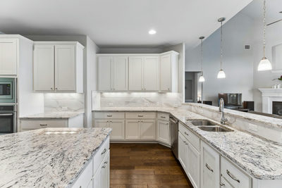 642 Jacksdaw Dr — photo 2