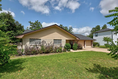 2305 Lathan Ln — photo 3