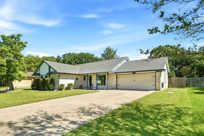602 Applewood Dr — photo 2