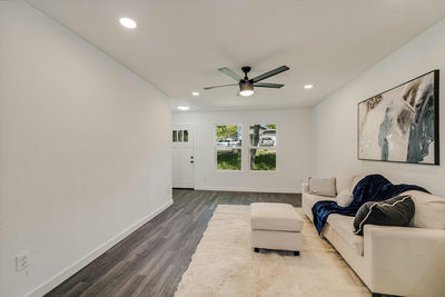 6913 Shannon Dr — photo 2