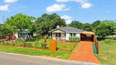808 Pecan Ln — photo 2