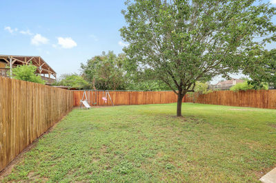 335 Mistletoe Ln — photo 3