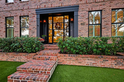 1208 Grosvener Ct — photo 2
