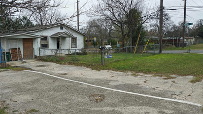 8611 Georgian Dr — photo 2