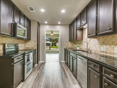 1433 Windcrest Dr — photo 3
