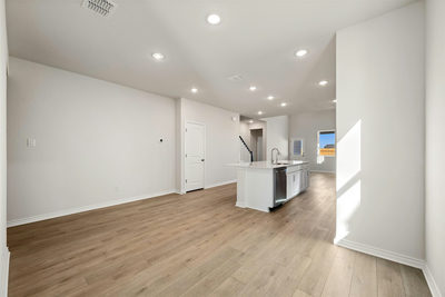 160 Ranier Way — photo 4