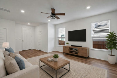 1032 Santiam St — photo 3