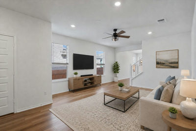 1032 Santiam St — photo 2