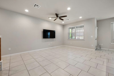 422 Epiphany Ln — photo 5