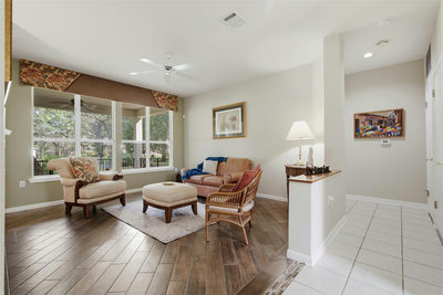 113 Larkspur Ln — photo 2