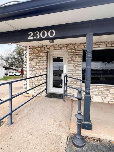2300 N Us Highway 281 Hwy — photo 2