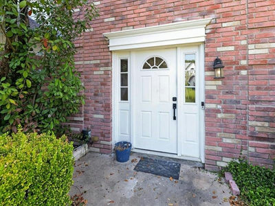 900 OAKCREST Cir — photo 3