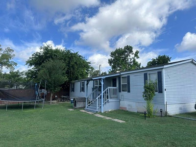 106 Ramirez St — photo 2