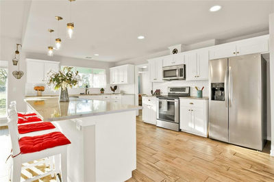 220 Three Creeks Dr — photo 2