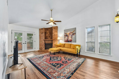 1413 W Braker Ln #B — photo 2