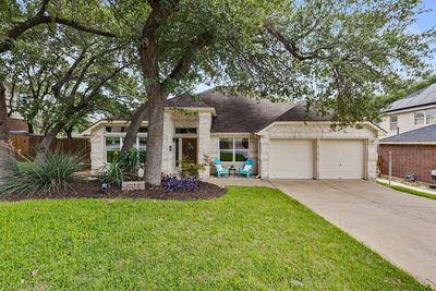 1909 Holly Hill Dr — photo 2