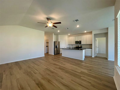 137 Holmby Dr — photo 2