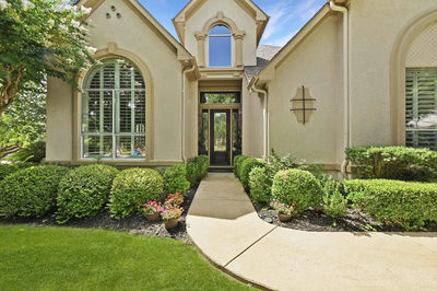 111 WHITLEY Dr — photo 3